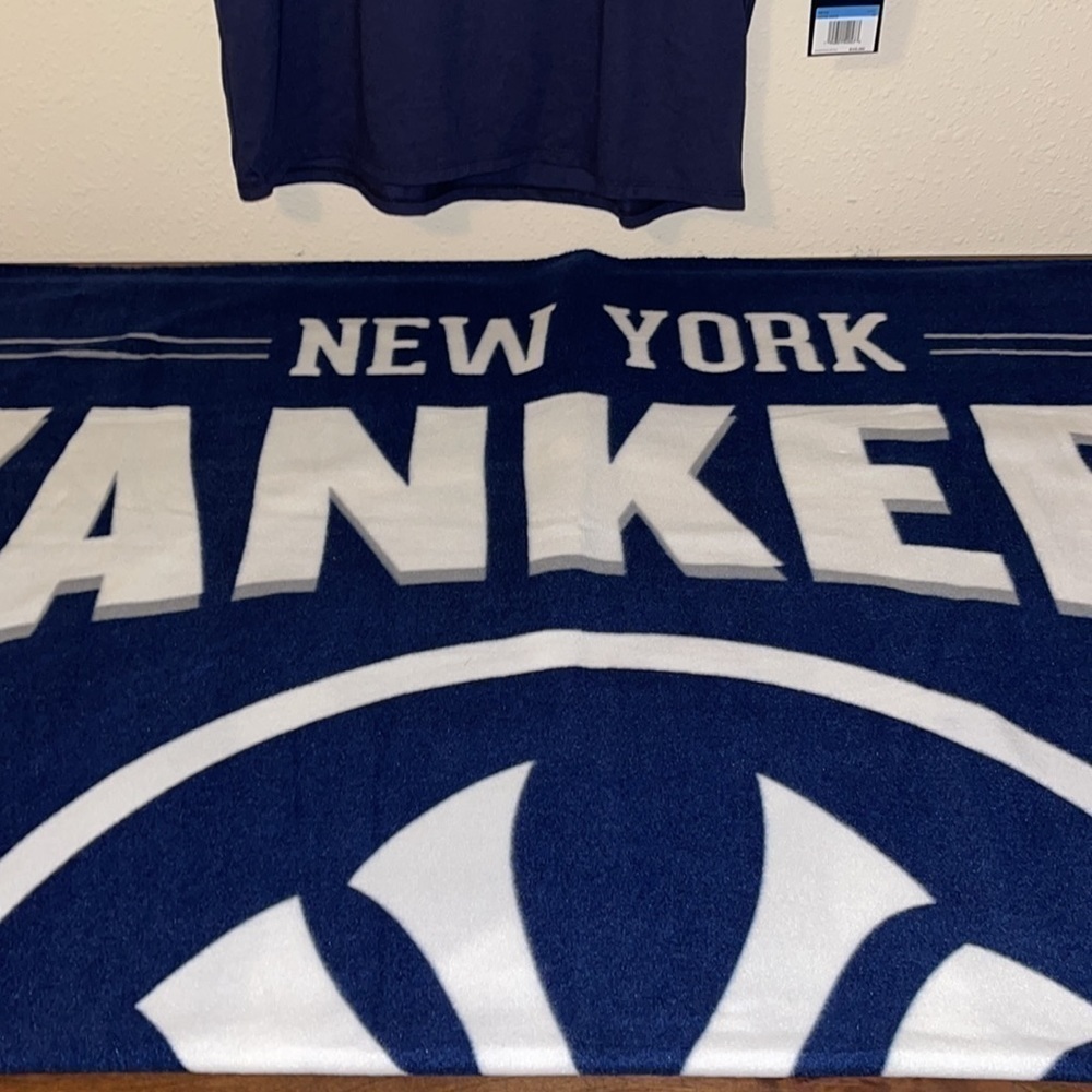 - NWT New York Yankees Blanket / Top has solid separate